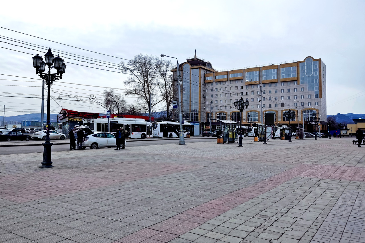 Вокзальная площадь Красноярска - вид в сторону города