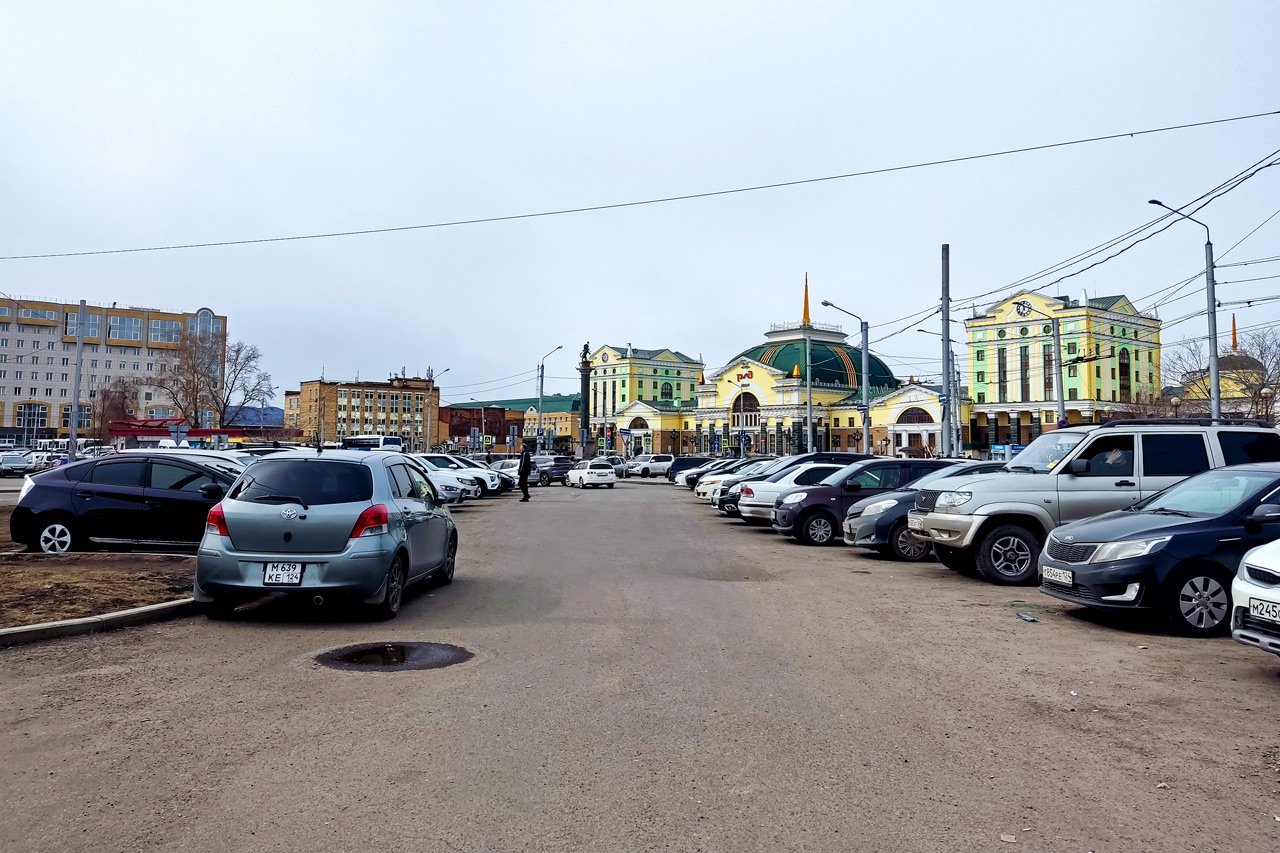 Красноярск, вид на Железнодорожный вокзал со стороны ул. Абалаковых
