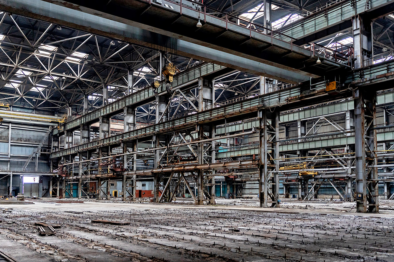 Вид заброшенных цехов Крастяжмаша изнутри