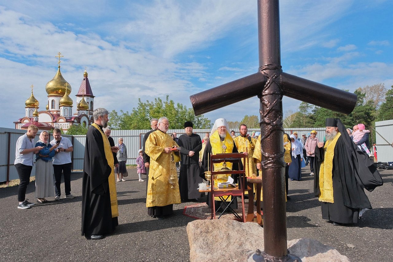 Освящение закладного камня для нового храма