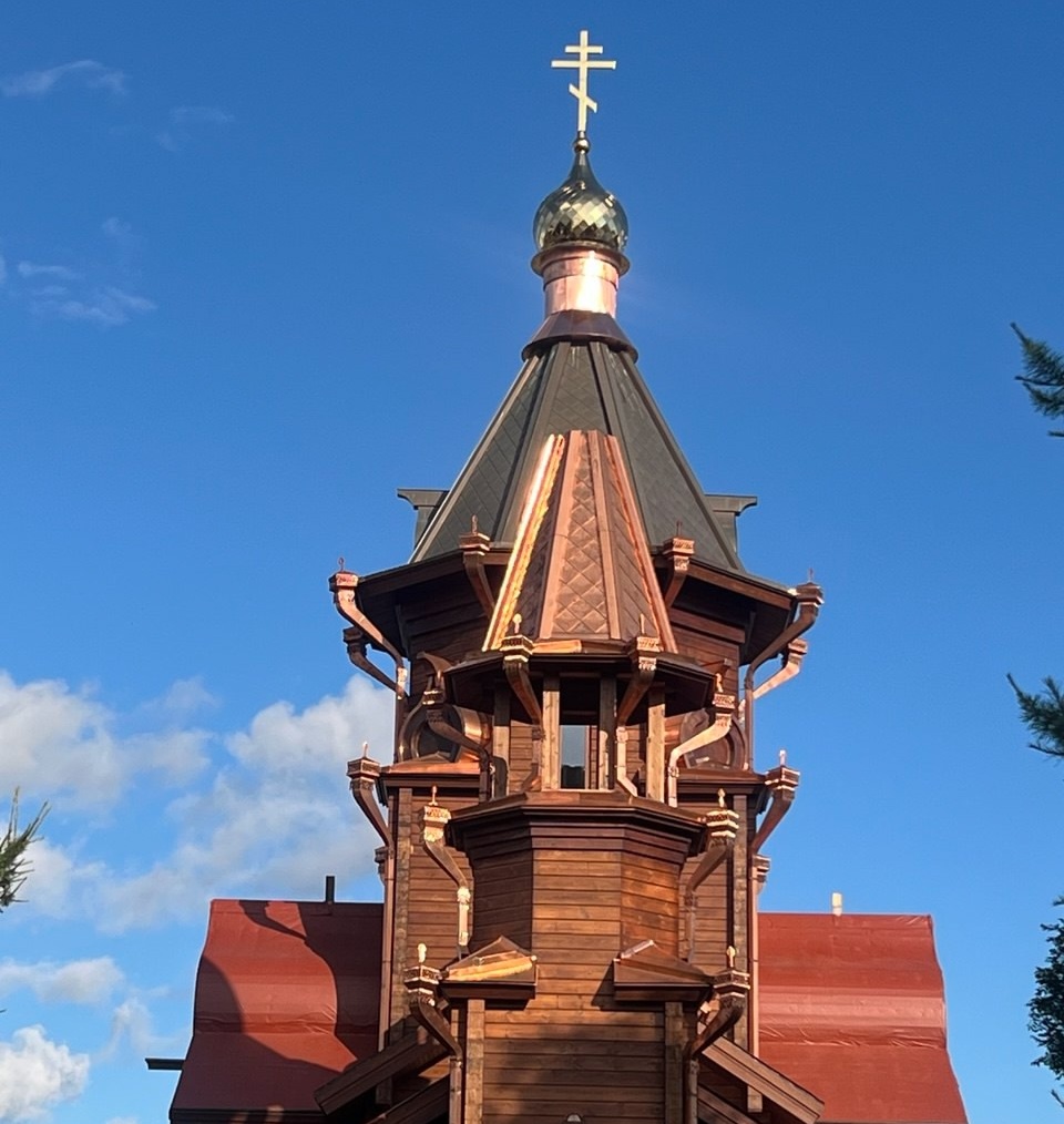 купол и крест храма