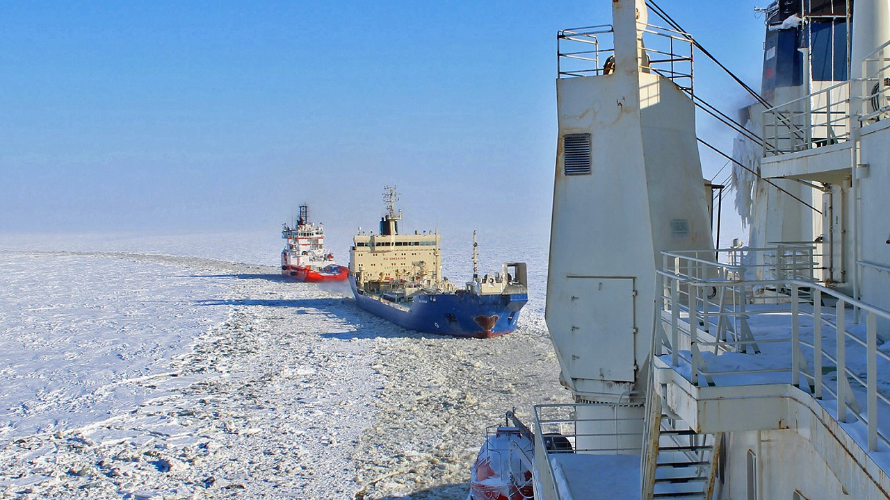 Проводка каравана судов в Северном Ледовитом океане