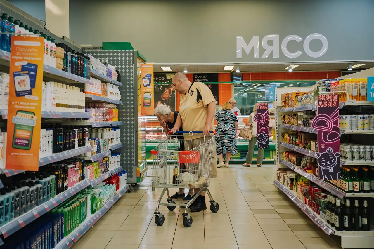 Внутри нового гипермаркета Лента в Красноярске на месте ОКея