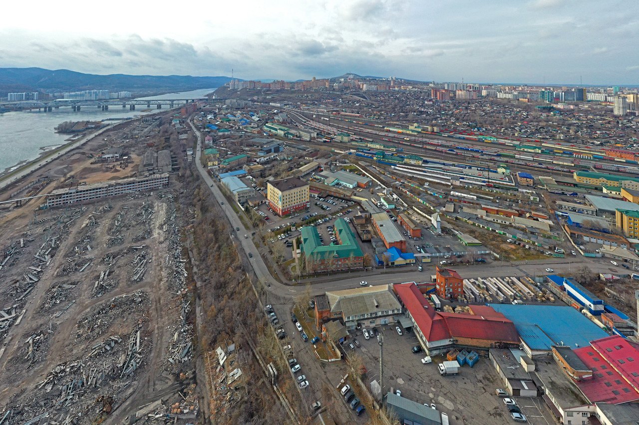 По другую сторону от ул. Ломоносова завершается снос корпусов Комбайнового завода