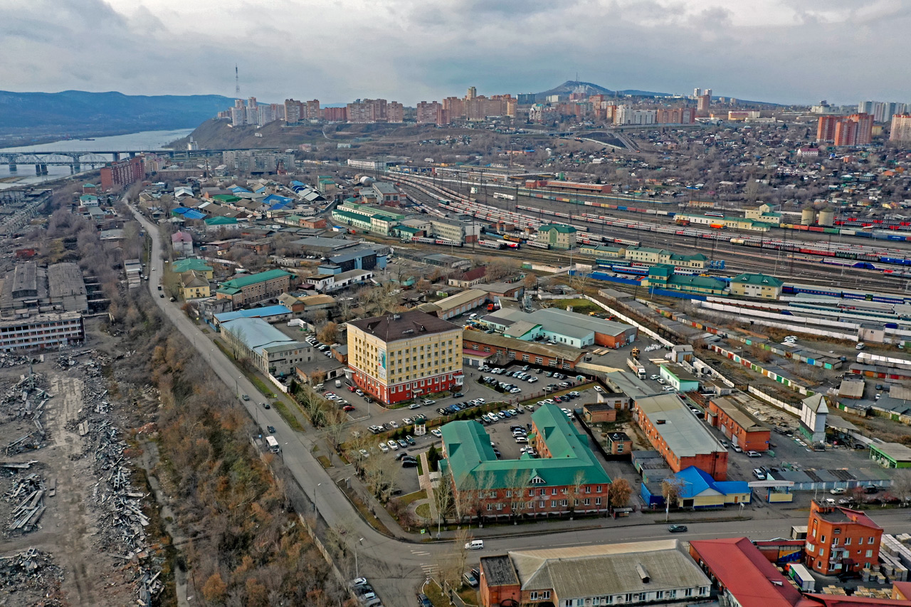 В центре Красноярска еще остался кусок неухоженной земли