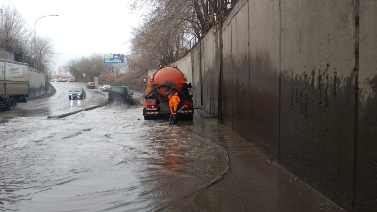 В Красноярске затопило улицы