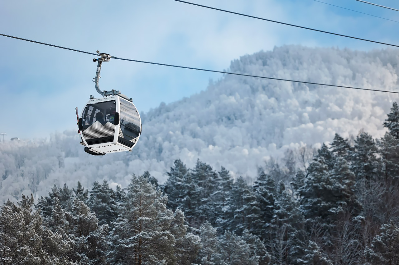 Горнолыжный курорт Манжерок на Алтае - подъемник
