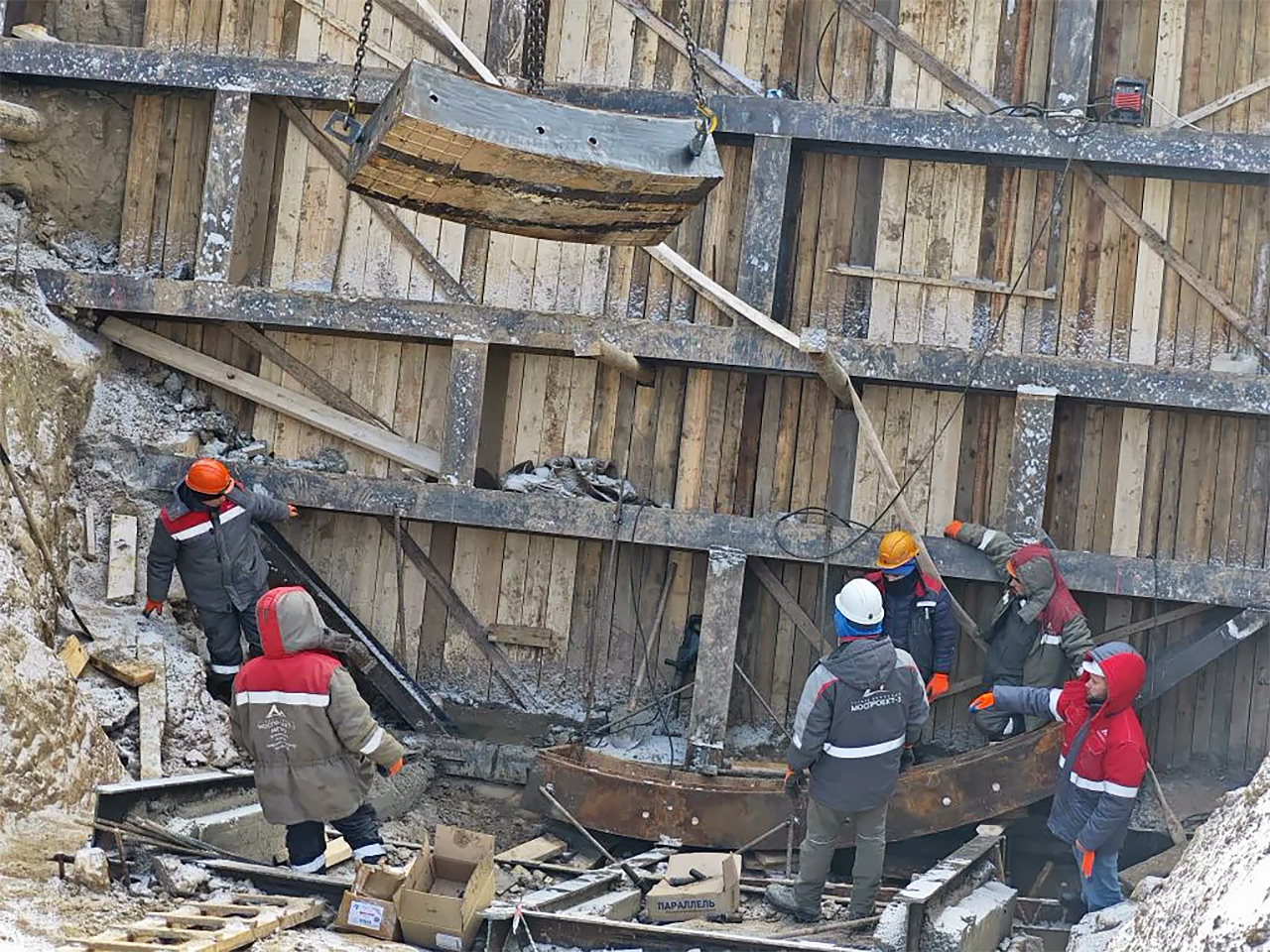 Рабочие на стройке метро