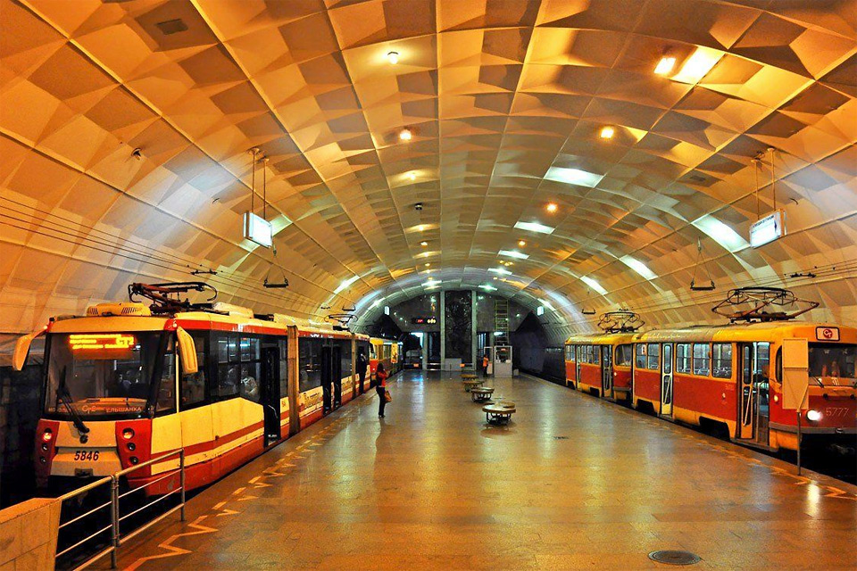 По подземным тоннелям вполне могут ехать и трамваи