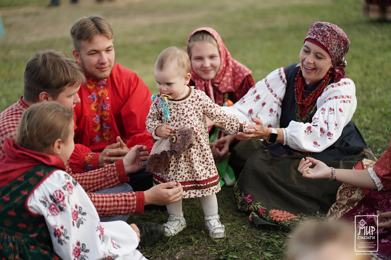 семья на мире сибири