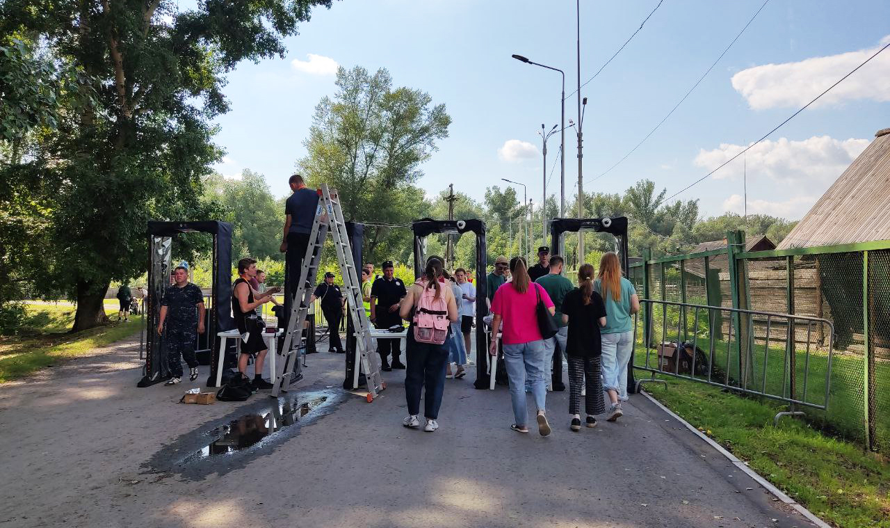 вход на Главную сцену МИРа Сибири