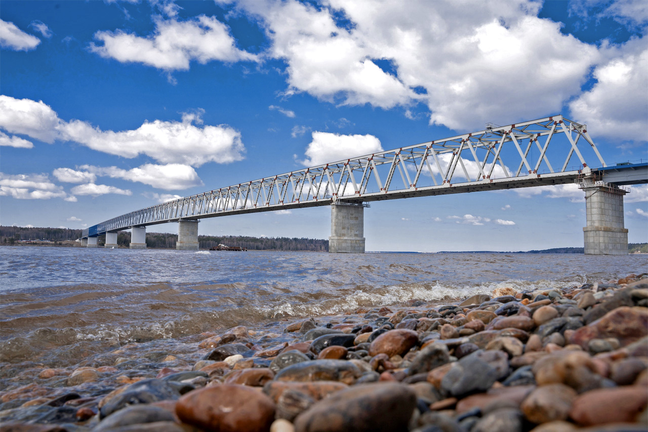 Высокогорский мост под Лесосибирском вид с берега