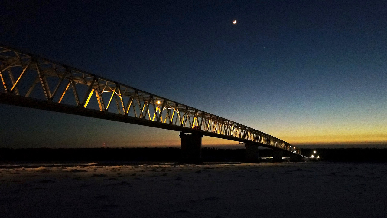 Рассвет на Высокогорском мосту через Енисей