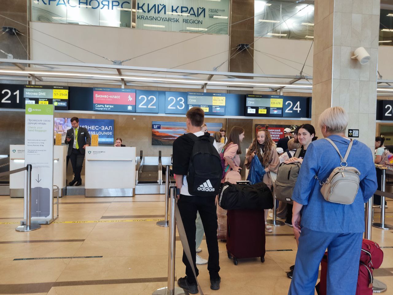 Приезжайте пораньше: в аэропорту Красноярск ужесточили правила досмотра