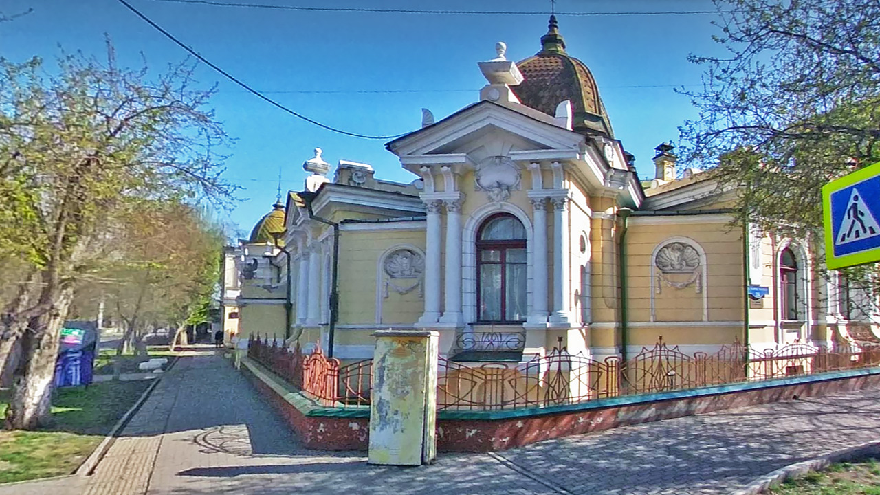 Жилой особняк Гадалова. Неоренессанс, 1904 г., арх. Соколовский, расположенного по адресу: г. Красноярск, ул. Карла Маркса,36 / ул. Парижской Коммуны, 20