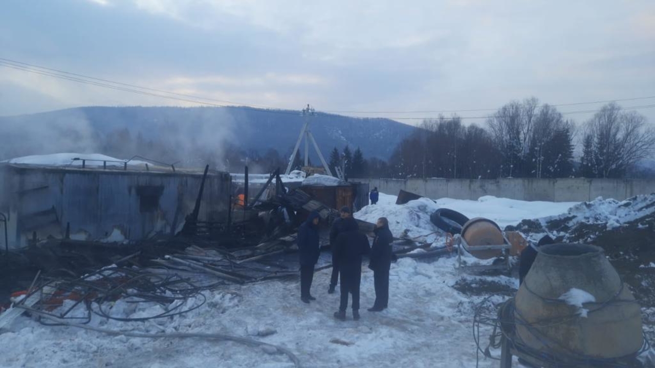 В пожаре на стройке на юге края погибли 4 человека