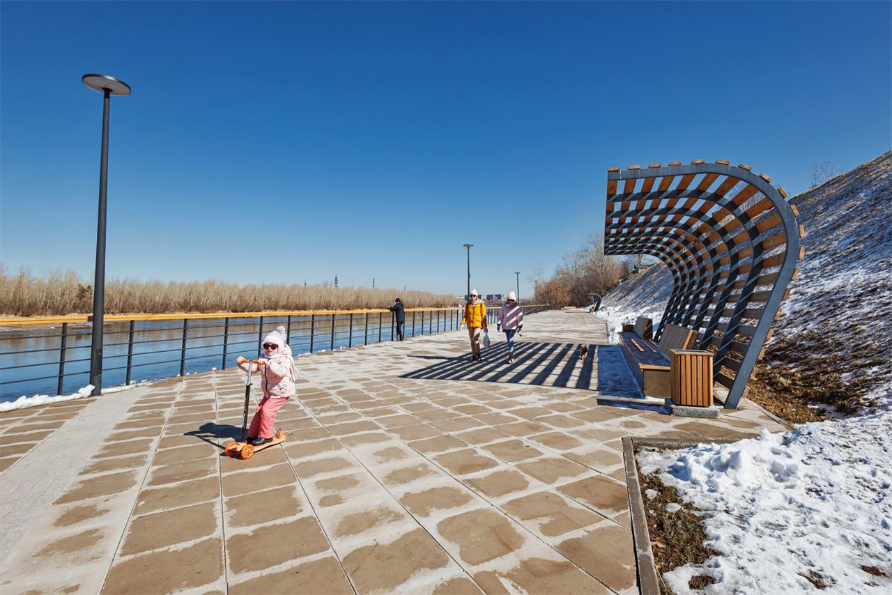 Благоустроенная набережная у Майпарка и ДК 1 Мая