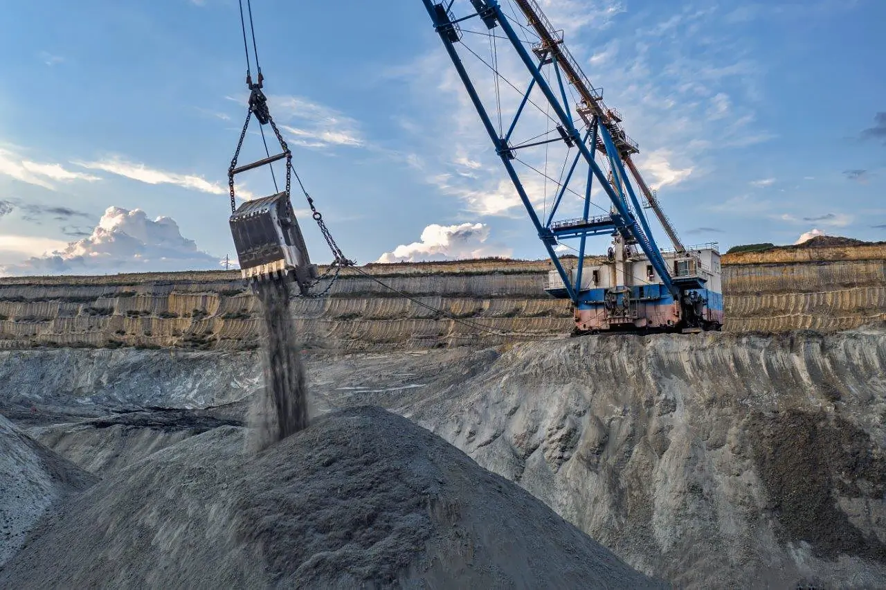 Назаровский разрез и экскаватор