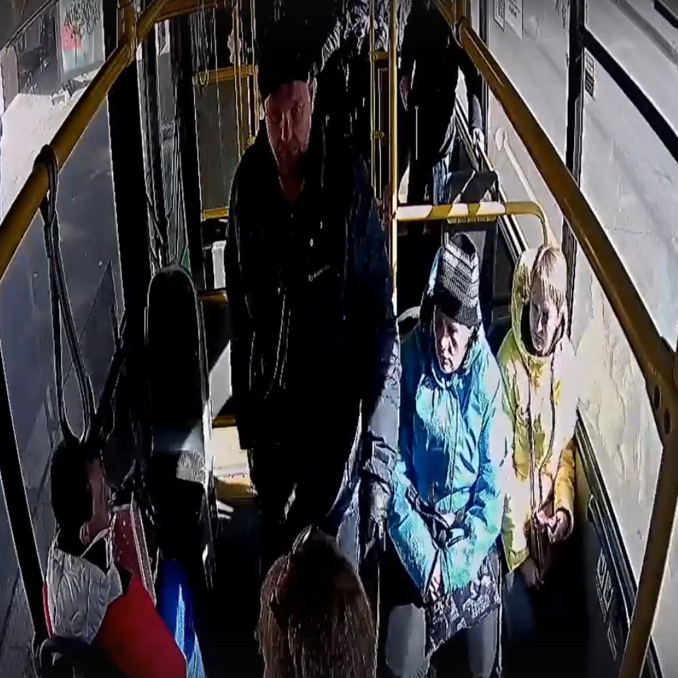 Пьяный красноярец избил трех человек в автобусе
