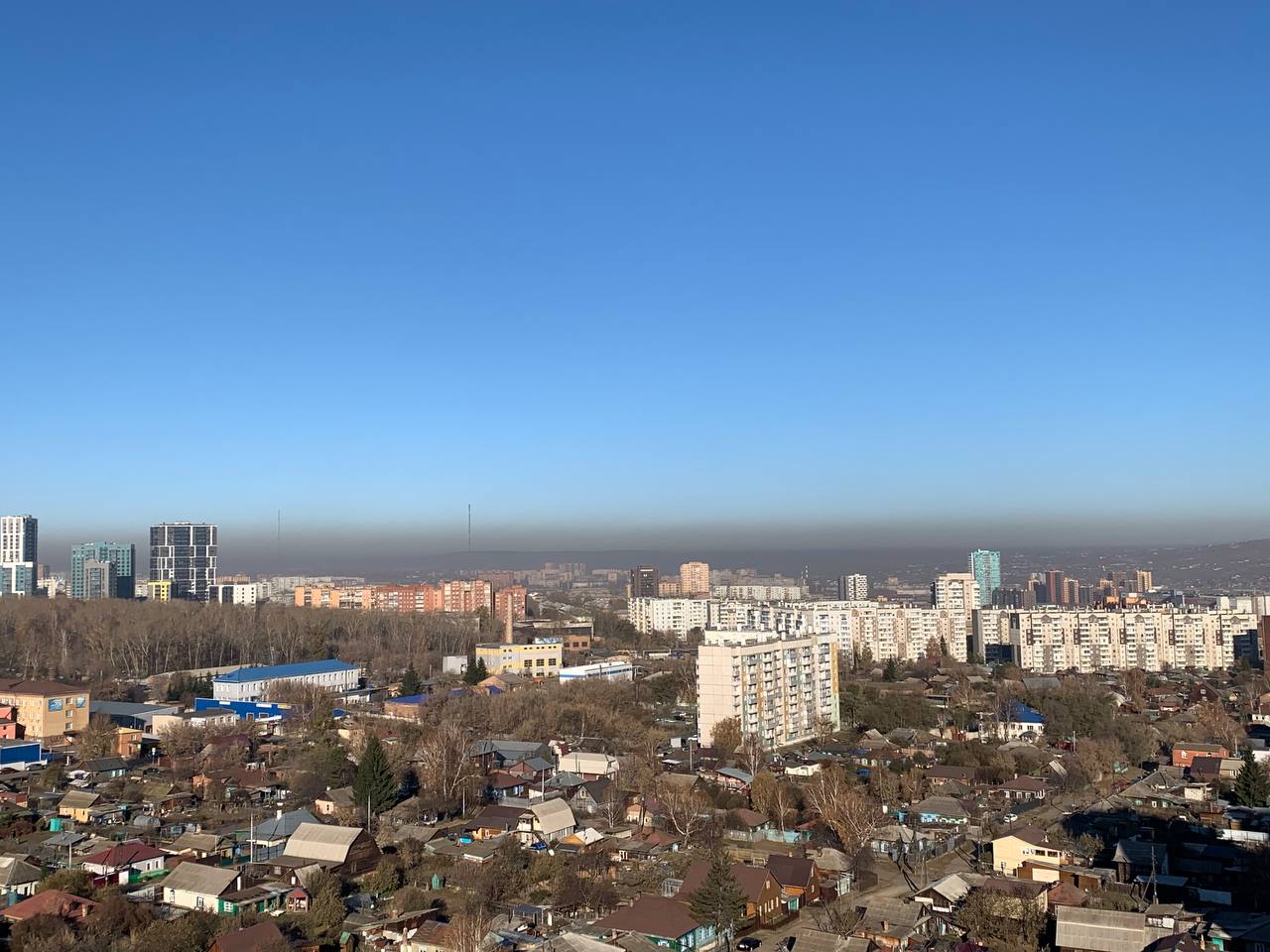 НМУ в Красноярске, грязный воздух, черное небо осенью