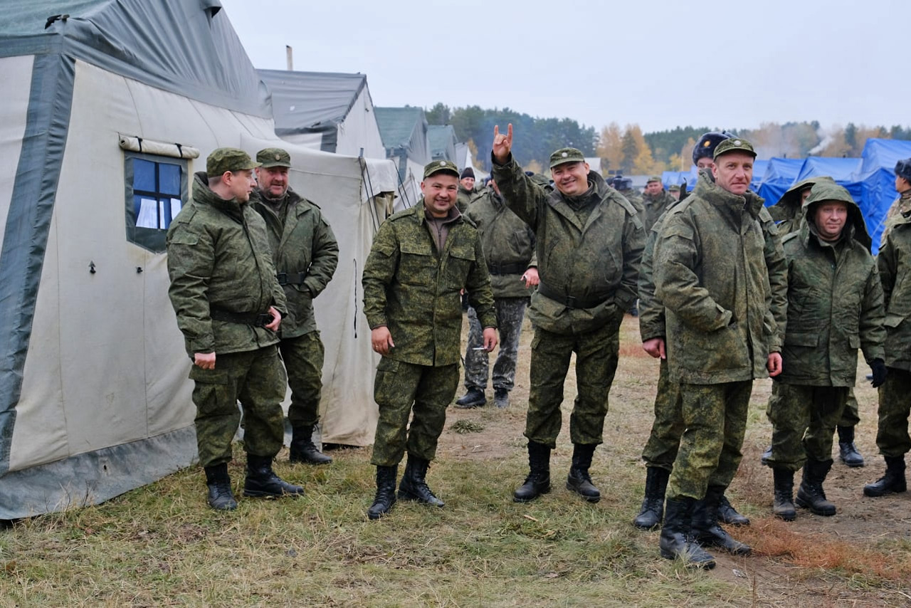 Палаточный лагерь на пункте сбора резервистов в Новосибирске