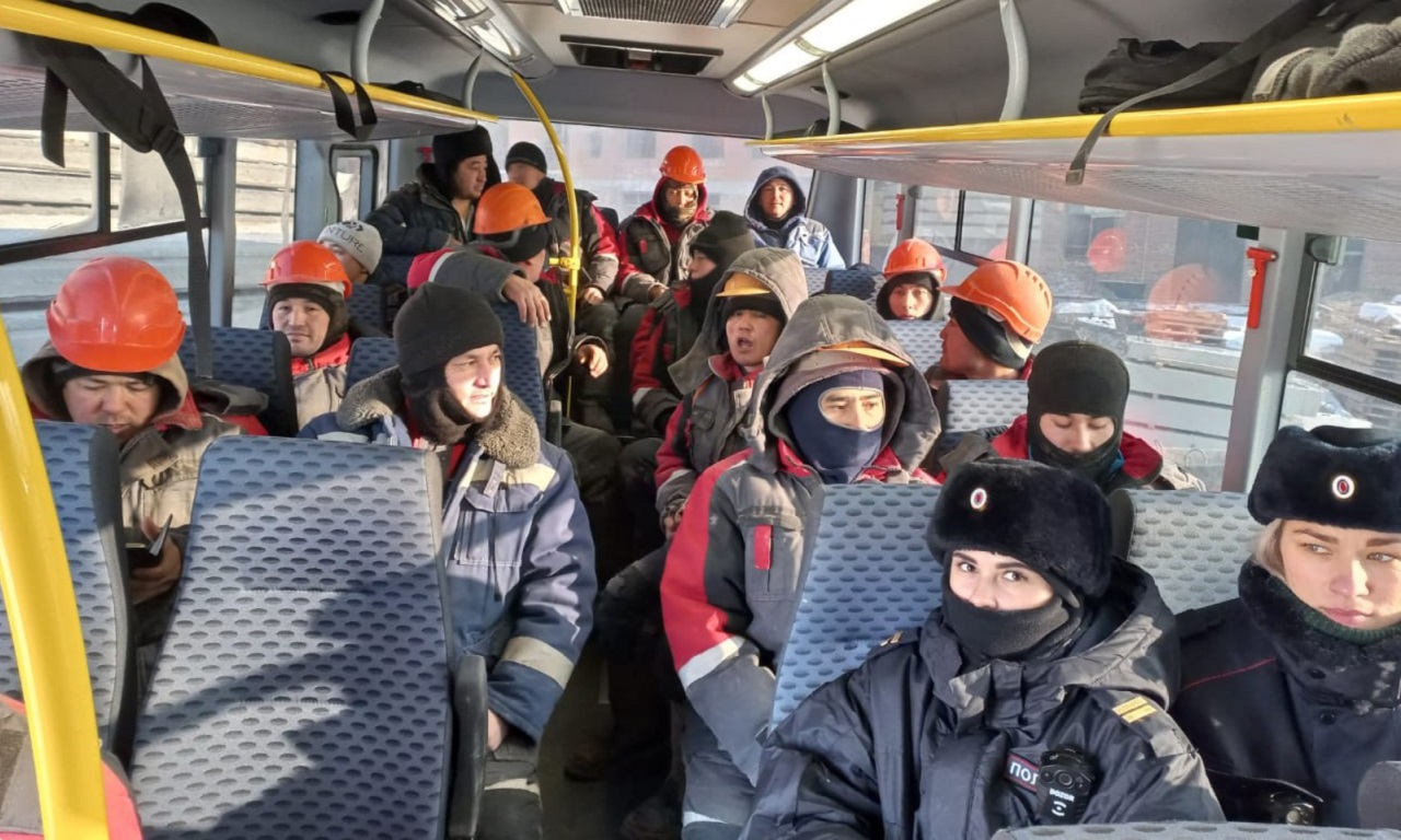 нелегальные мигранты в автобусе