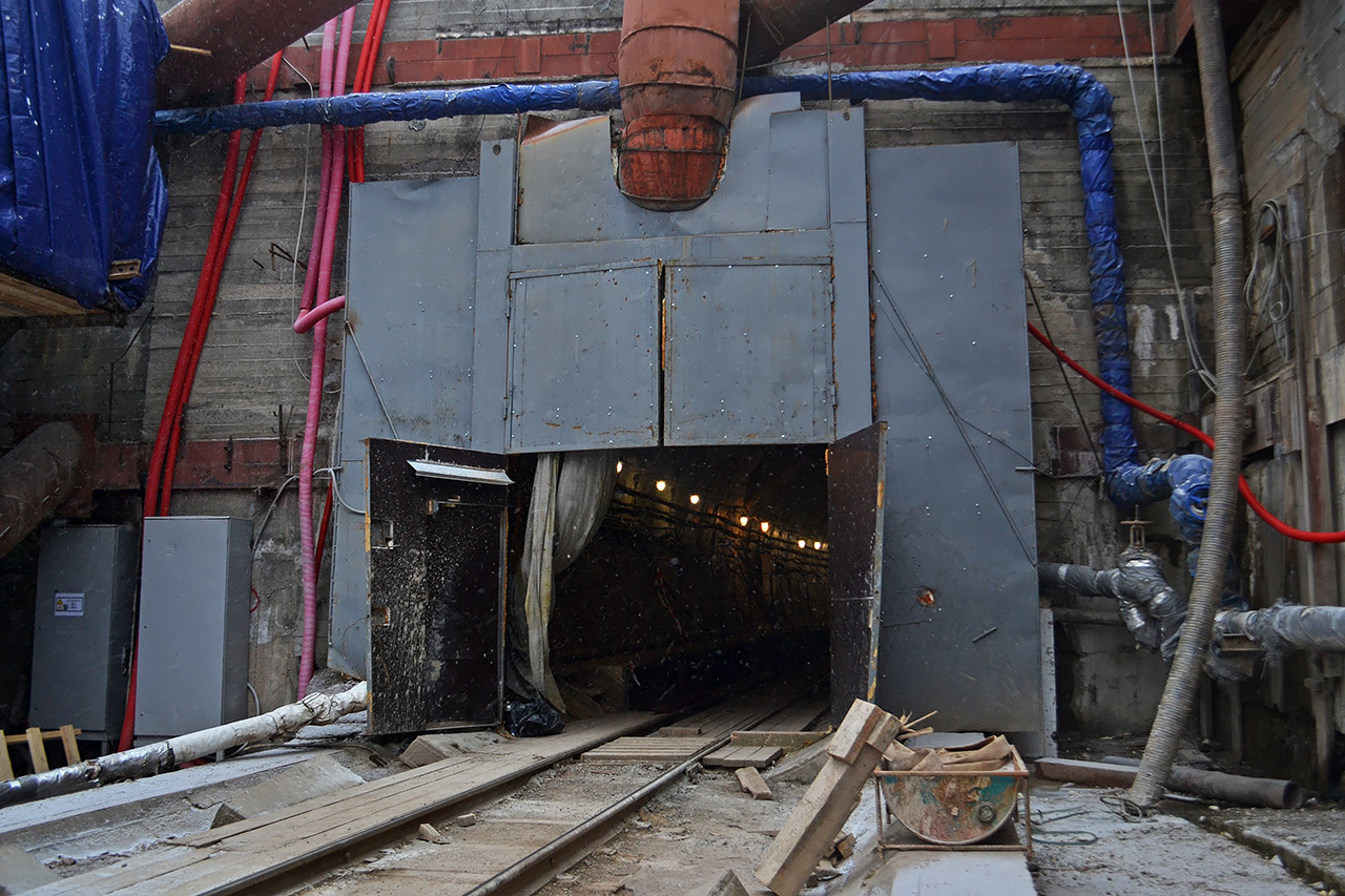 Портал старого советского тоннеля Красноярского метро