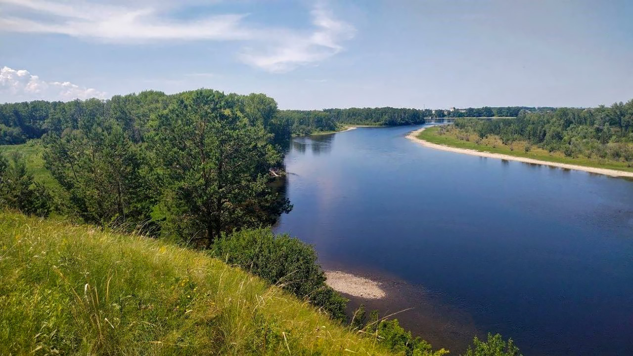 Река Оя берет свое начало из Ойского озера в западном Саяне в Ергаках