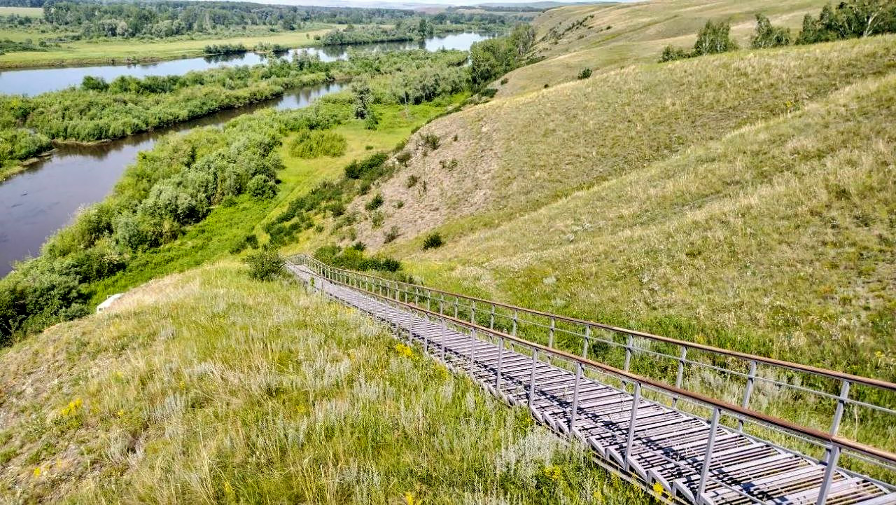 Спуск к реке Оя в Красноярском крае