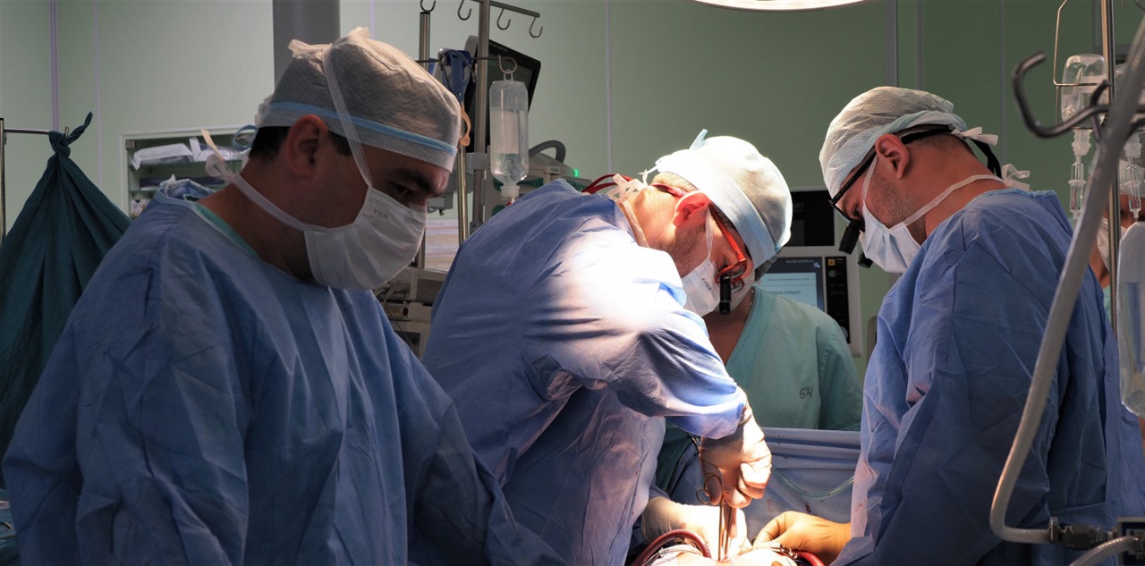 Хирурги операция пересадки