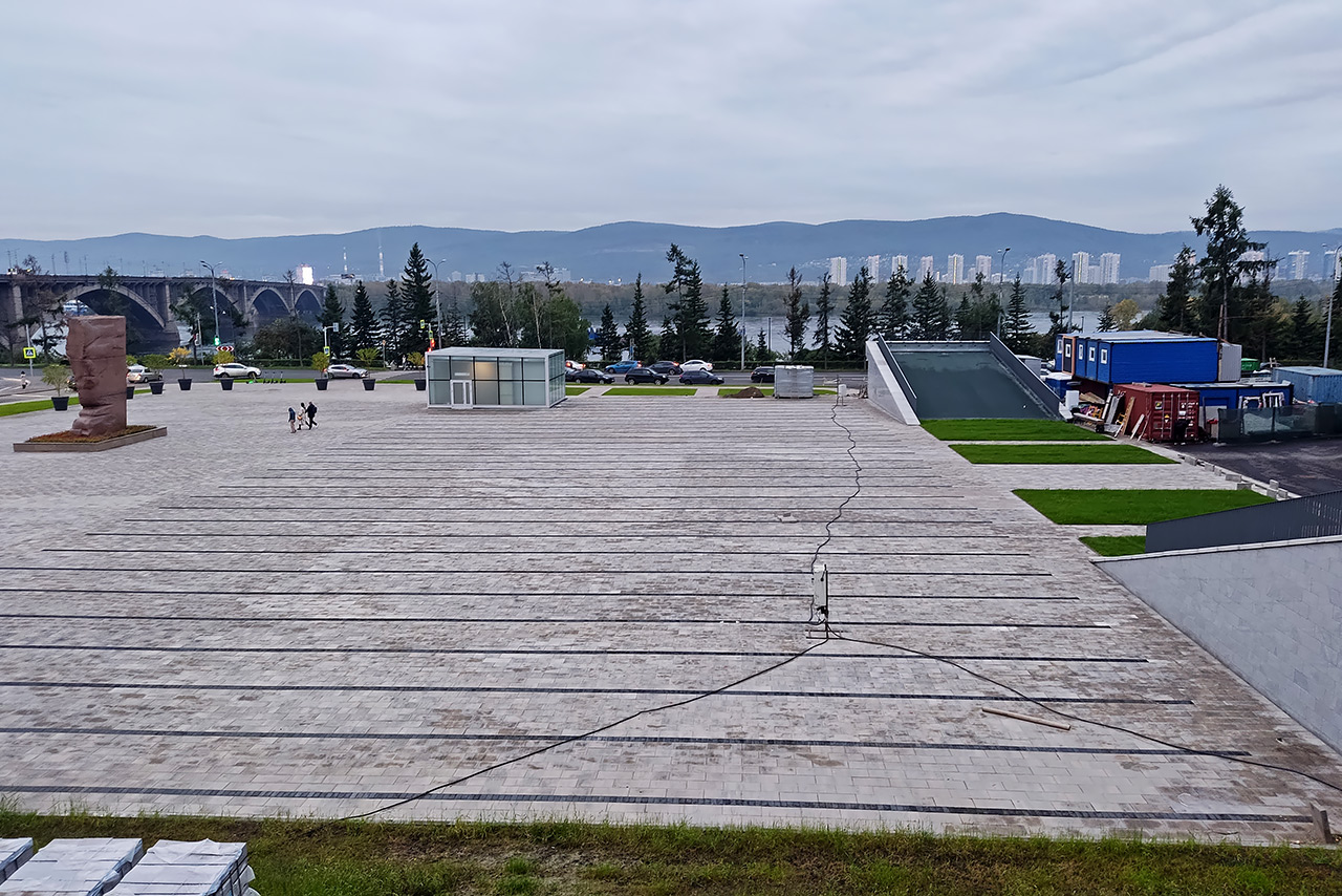 Нижний ярус Театральной площади Красноярска - стройка