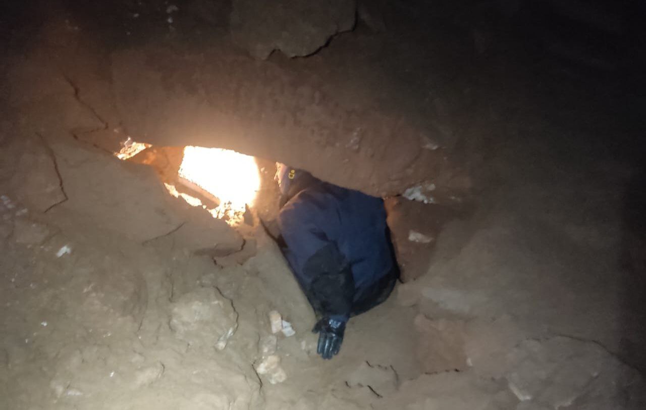 спуск в пещеру в поисках Усольцевых