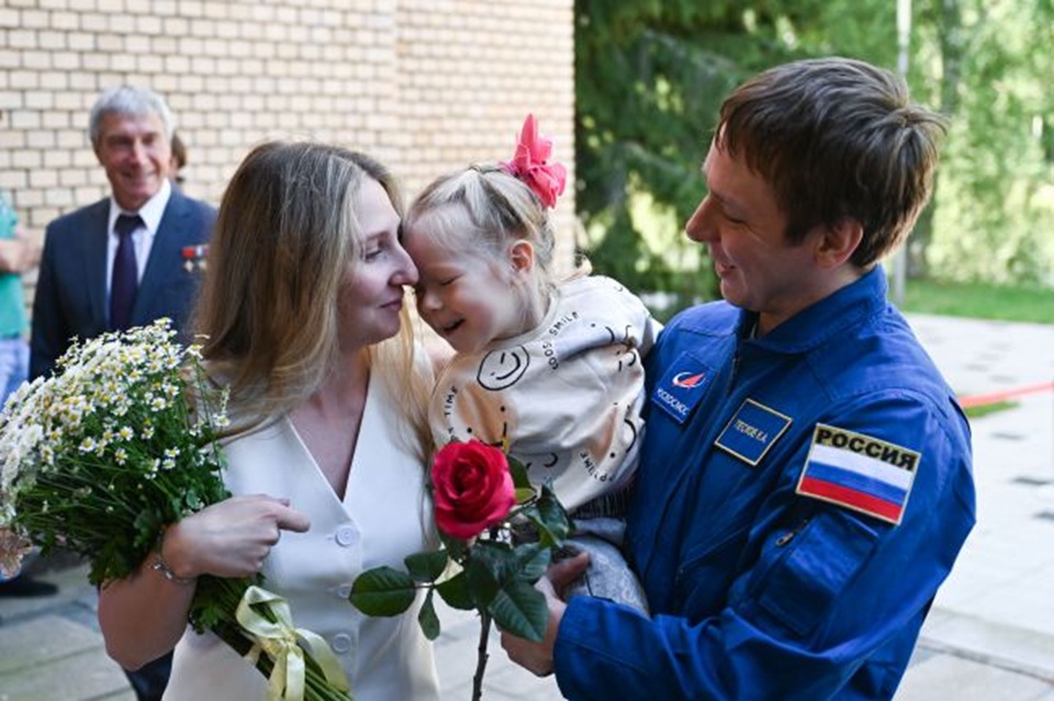 Кирилл Песков с семьей