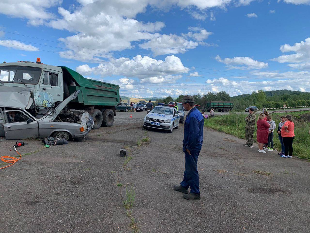 На юге Красноярского края в страшной аварии погибли трое