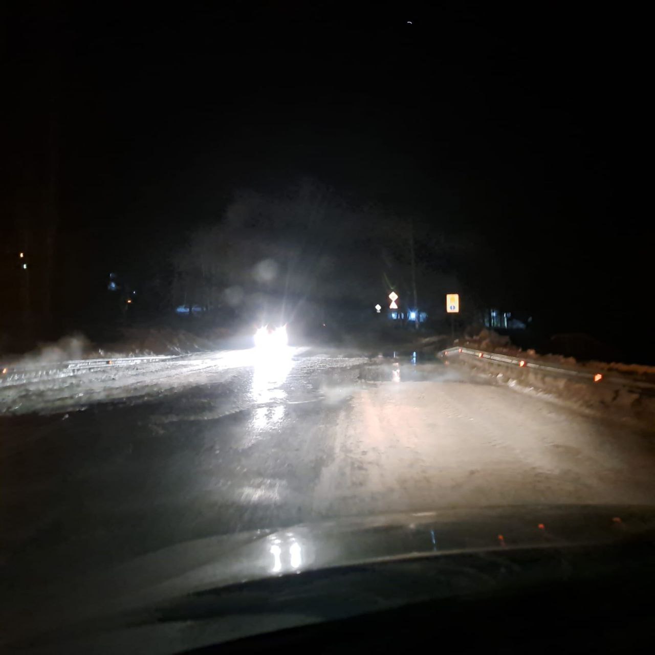 Вода вытекла на дорогу в Дивногорске