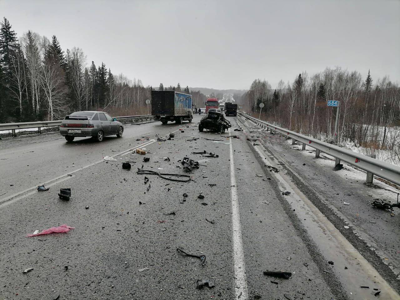 Двое погибли в страшном ДТП на федеральной трассе в Красноярском крае под Козулькой