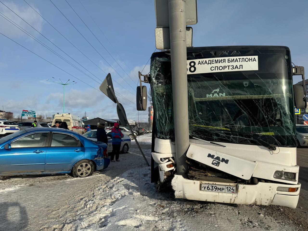 авария с автобусом, разбитый автобус