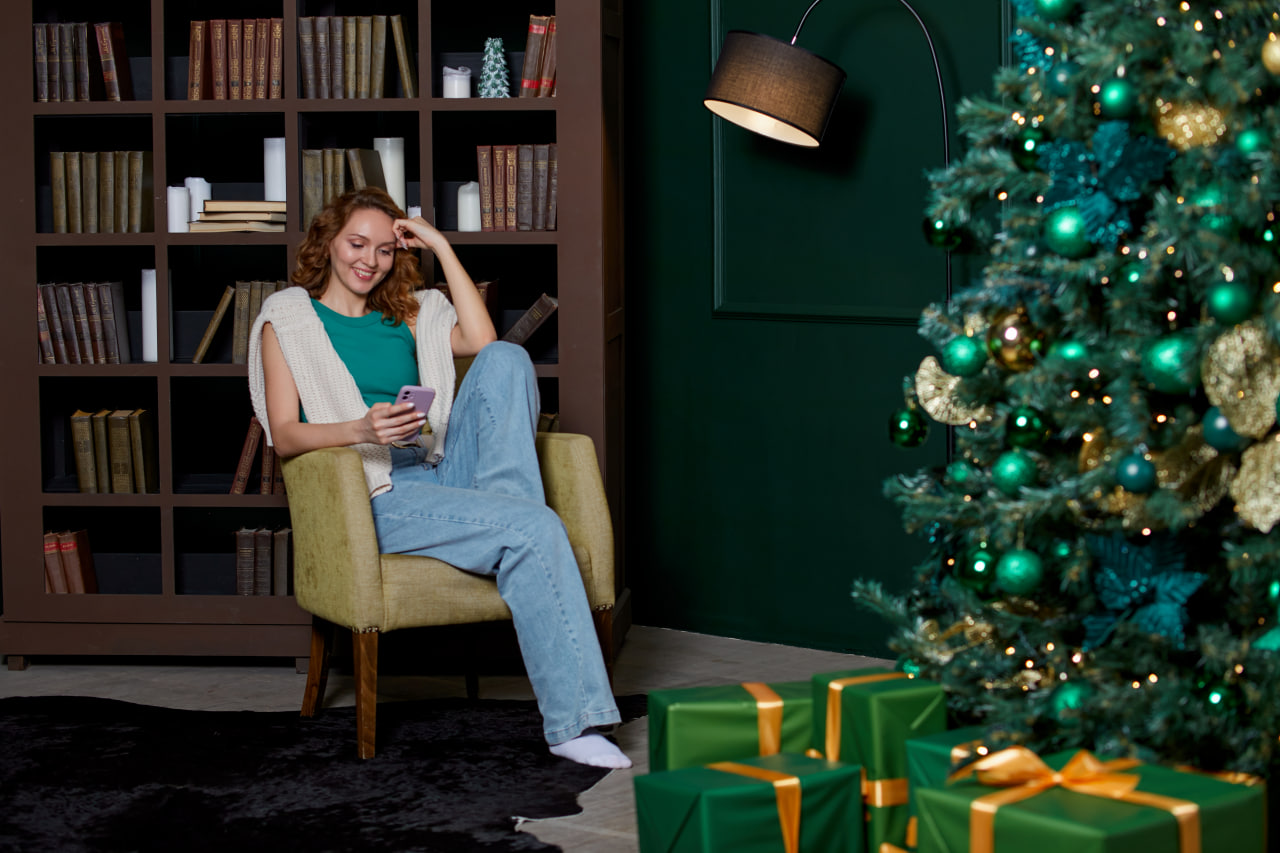 Девушка с телефоном