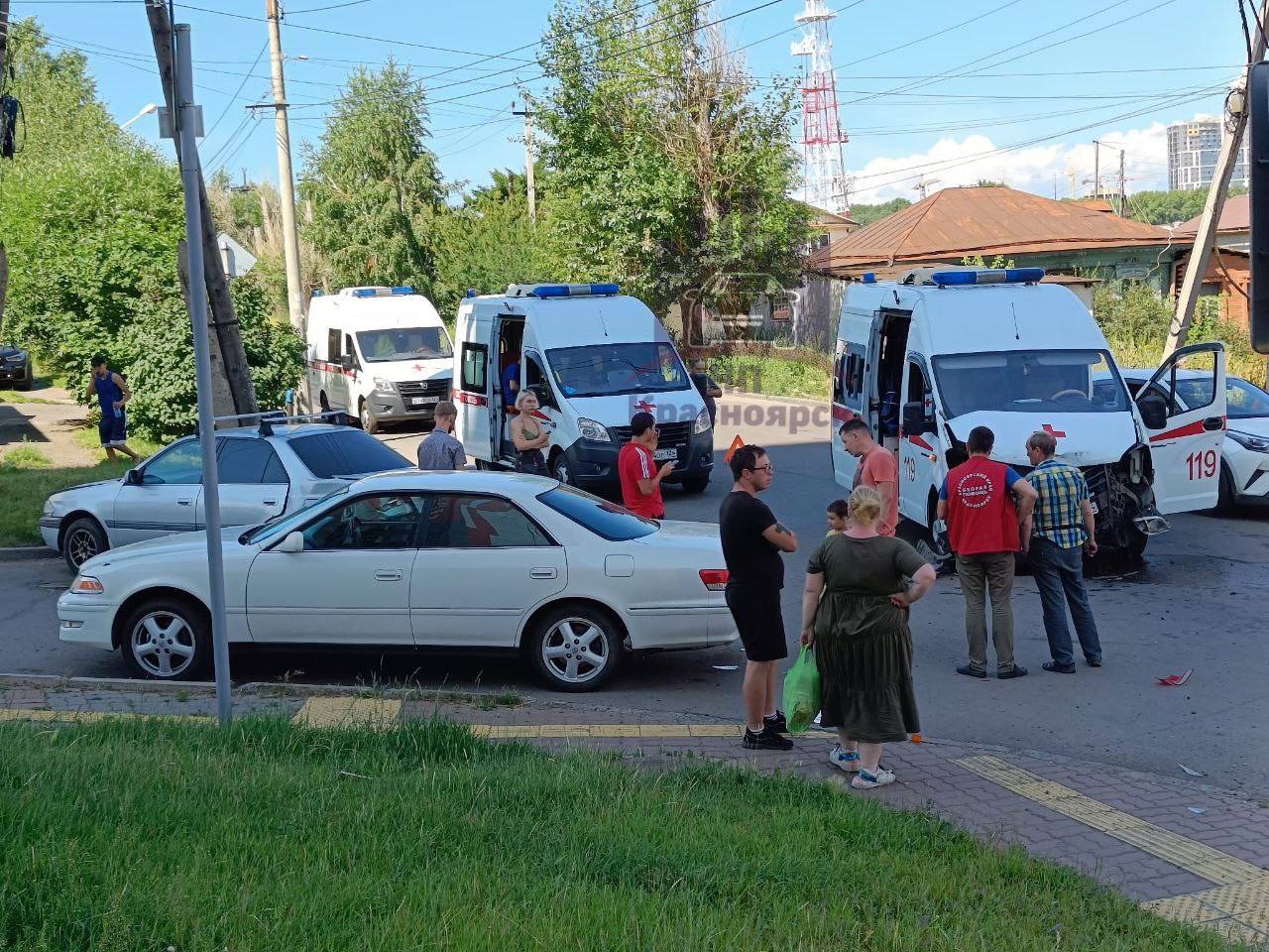 В Красноярске произошло ДТП со скорой