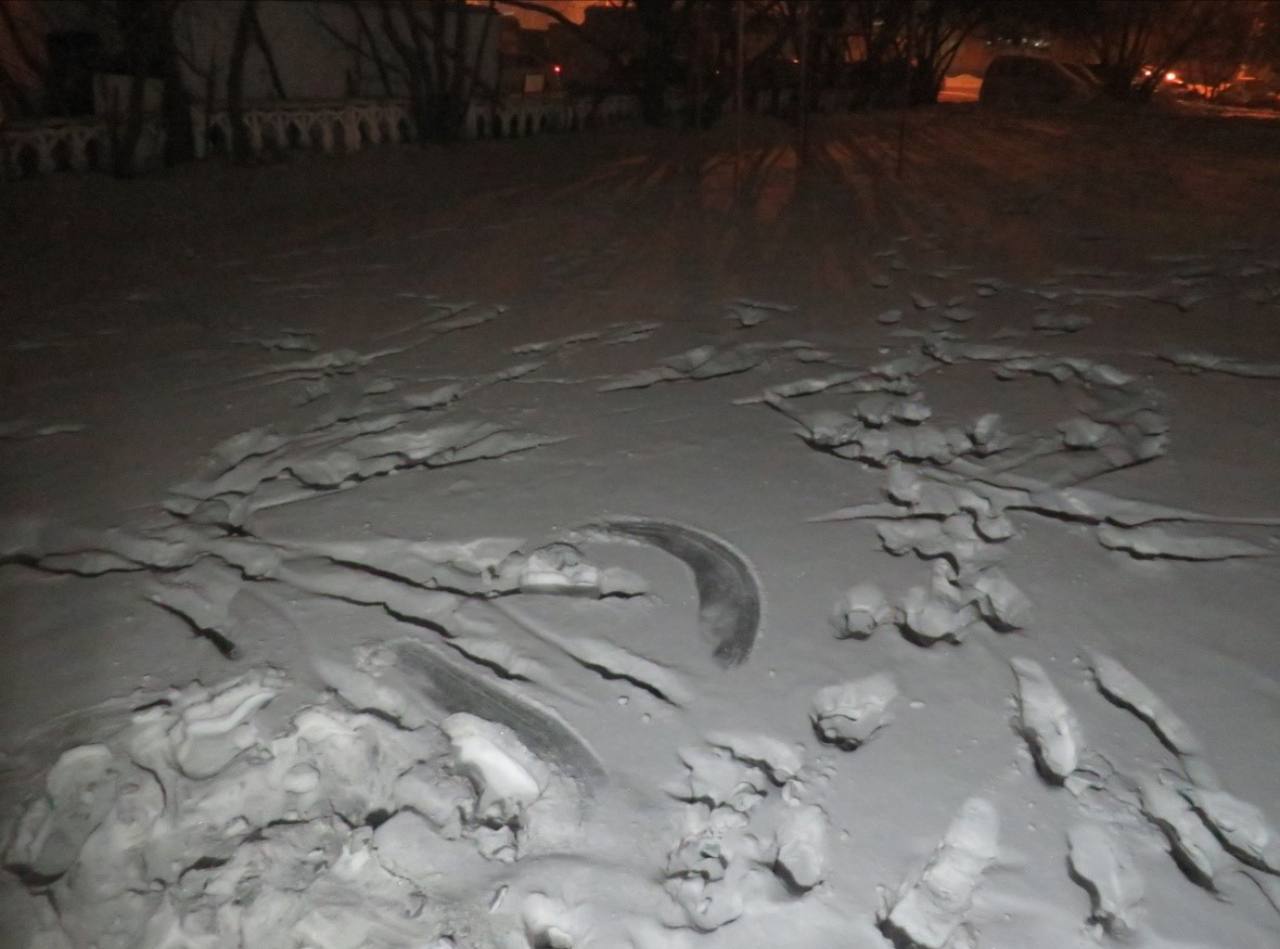 Из-за котельной на Ломоносова улицу засыпало черным снегом