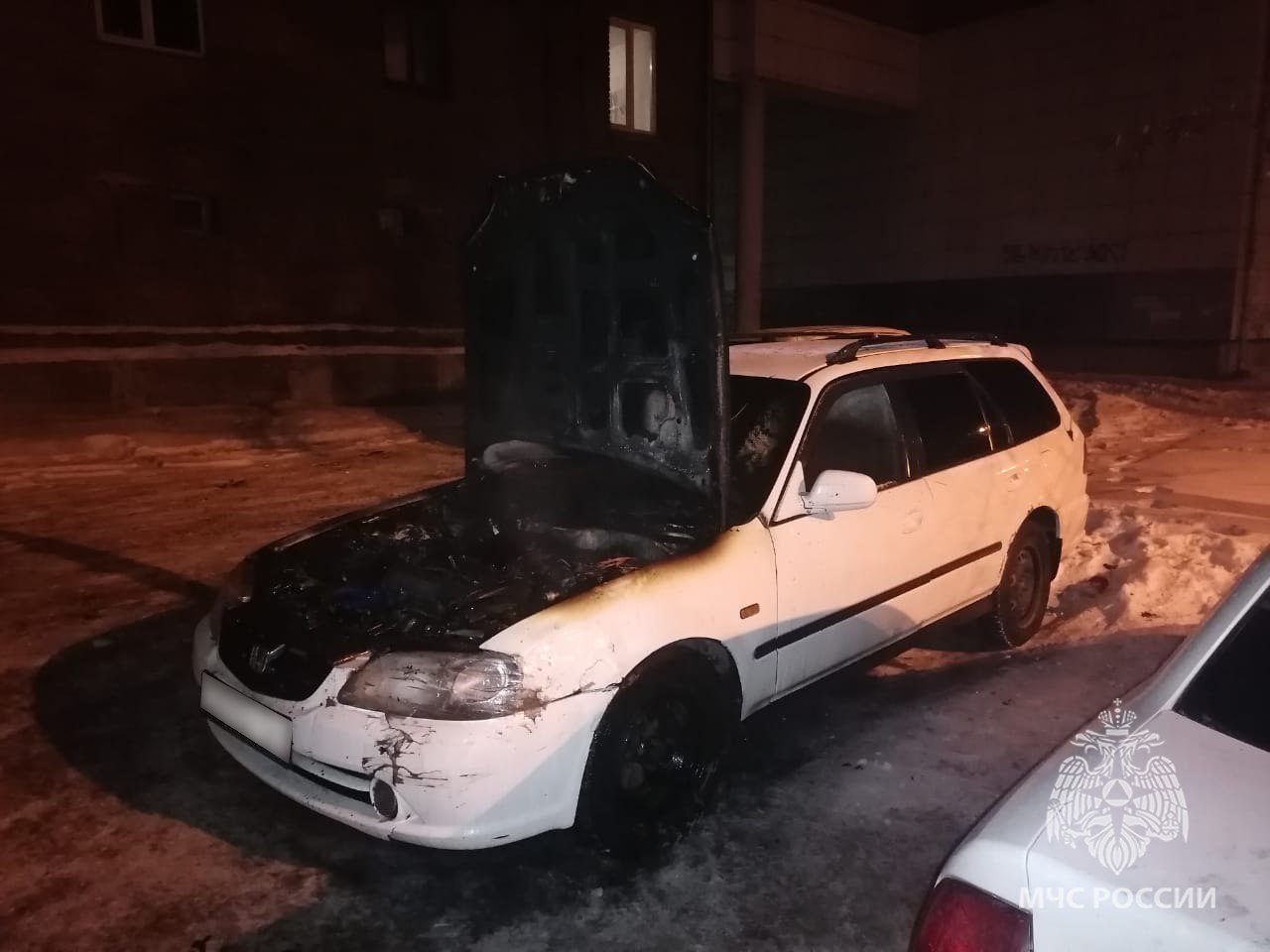 Сгоревшая машина в Красноярске