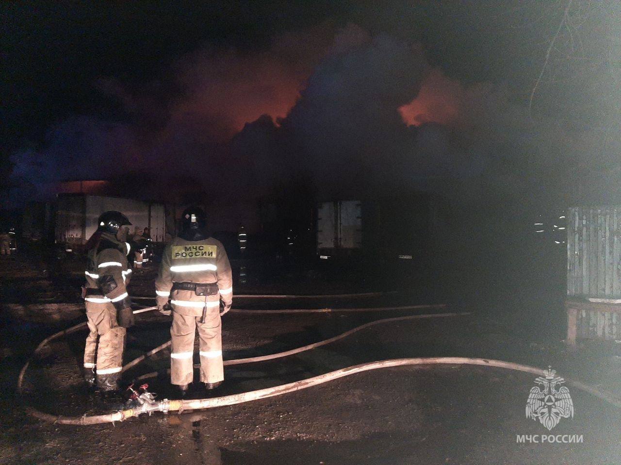 тушение пожара на складе в Красноярске