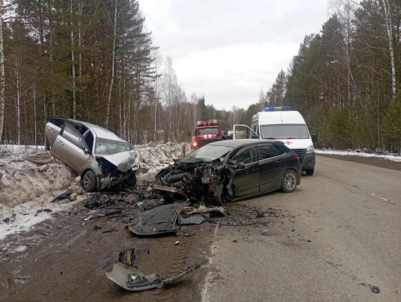 В лобовом на Енисейском тракте Красноярского края погиб водитель Kia