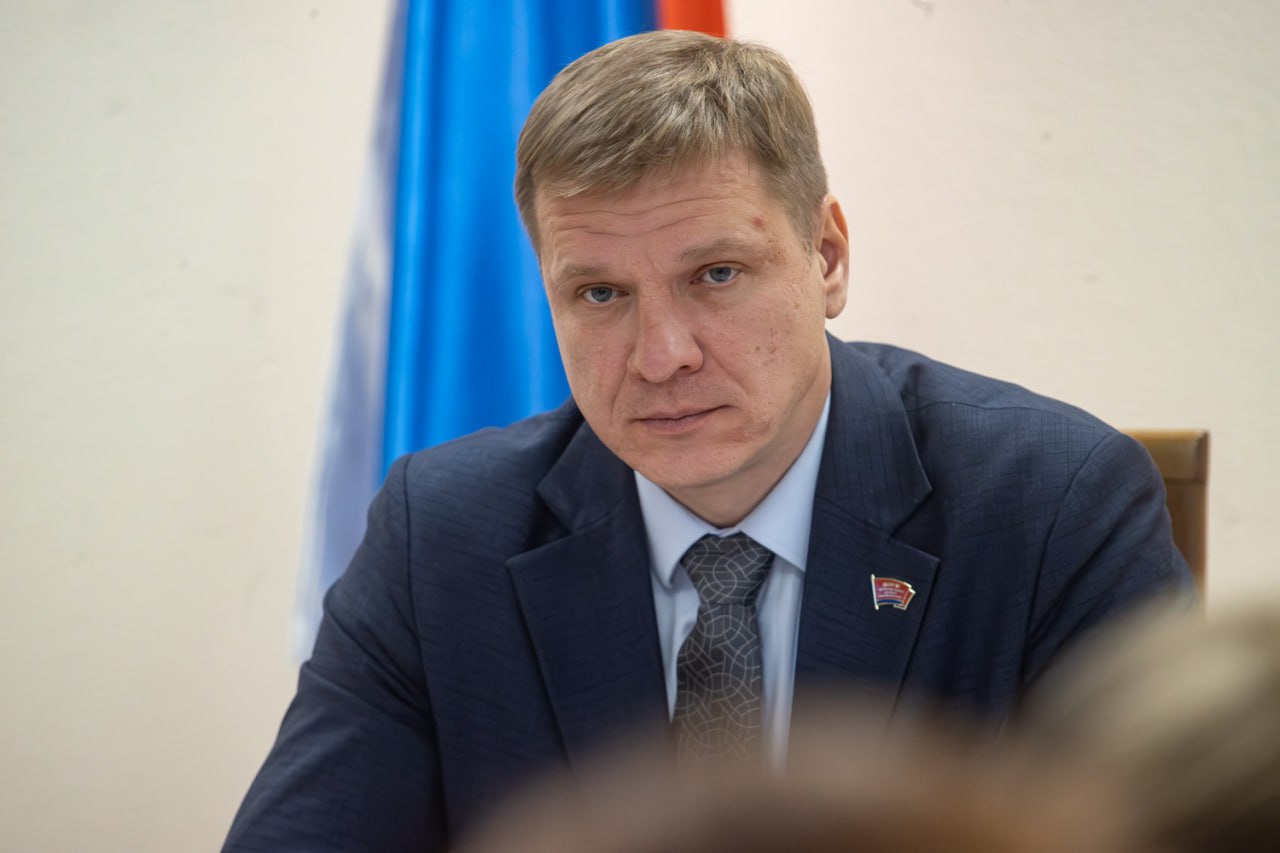 депутат Александр Новиков 
