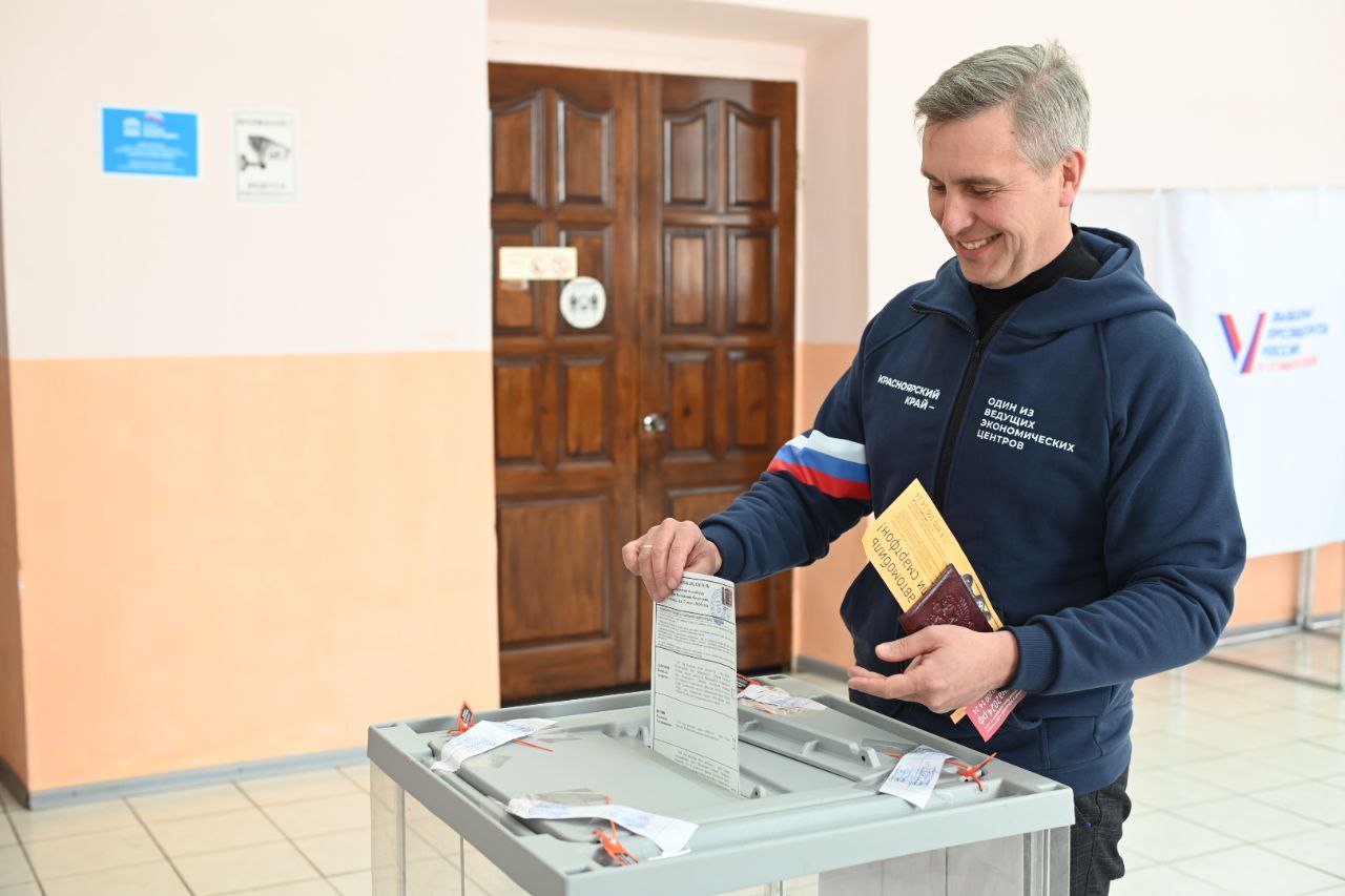 Спикер Алексей Додатко голосует за президента