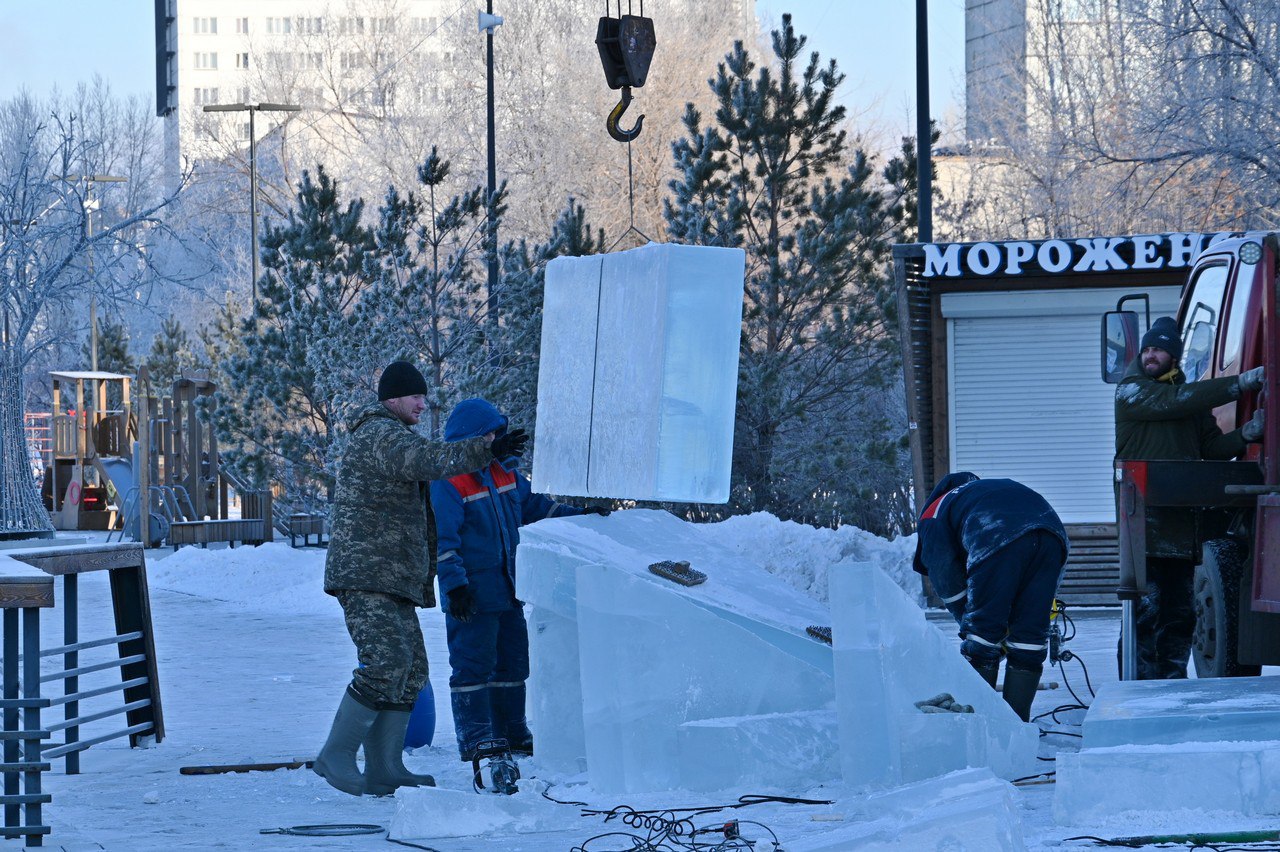 Ледовый городок у елки