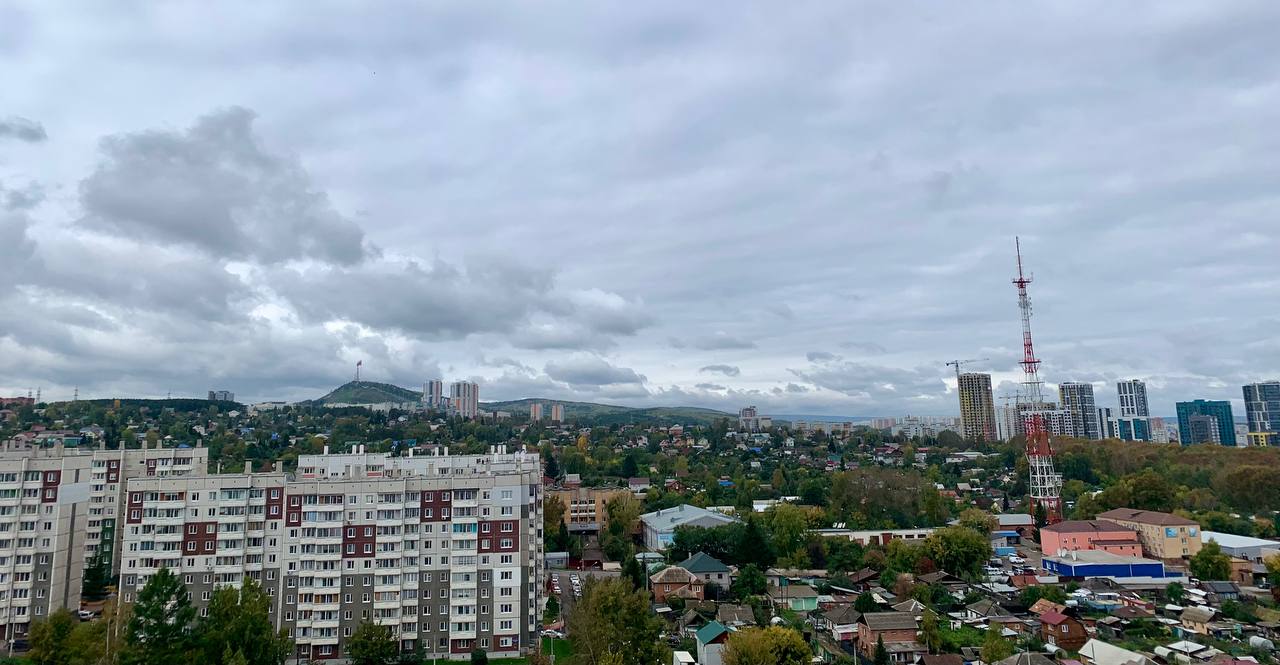 пасмурная осенняя погода в Красноярске
