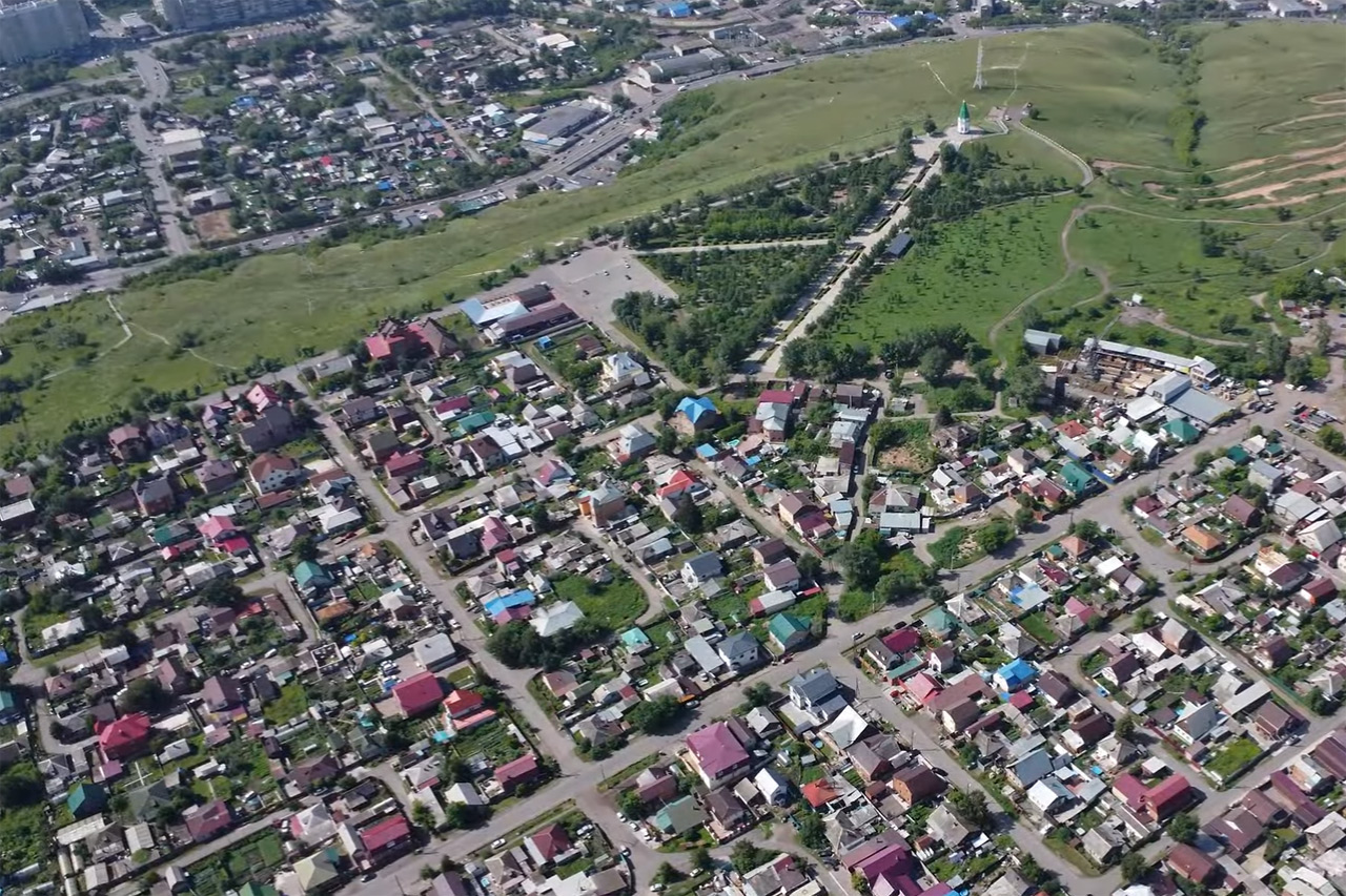 Часовня Красноярска с высоты и общий вид на Покровку