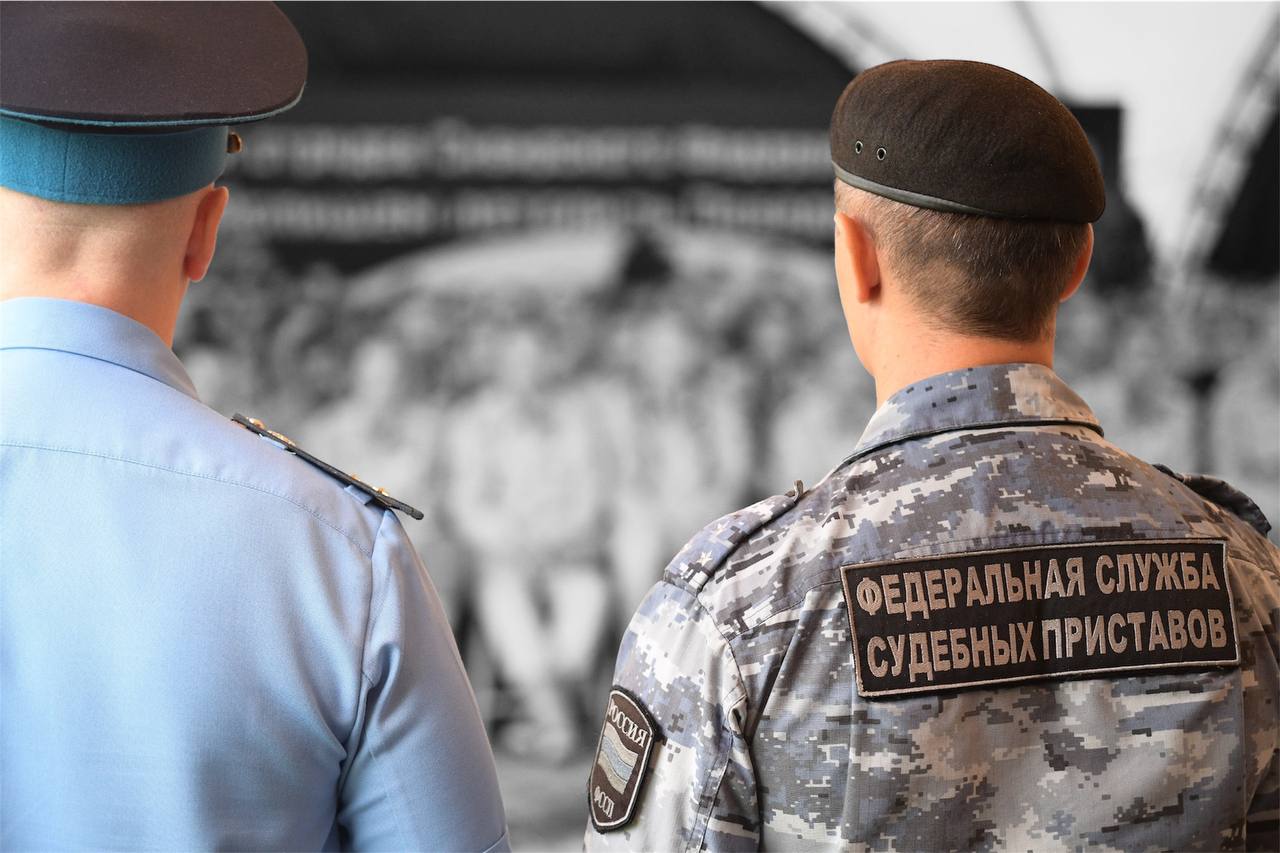 судебные приставы в форме