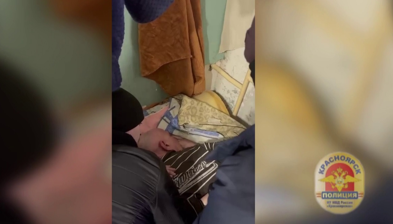 «Пацаны забегают, употребляют»: наркопритон накрыла полиция на правобережье в Красноярске